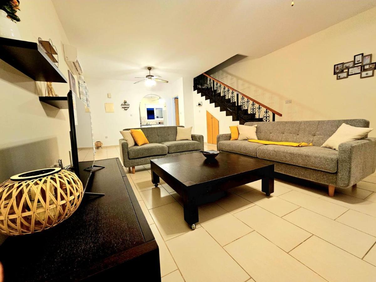 Spacious Villa With Private Pool Paphos ภายนอก รูปภาพ