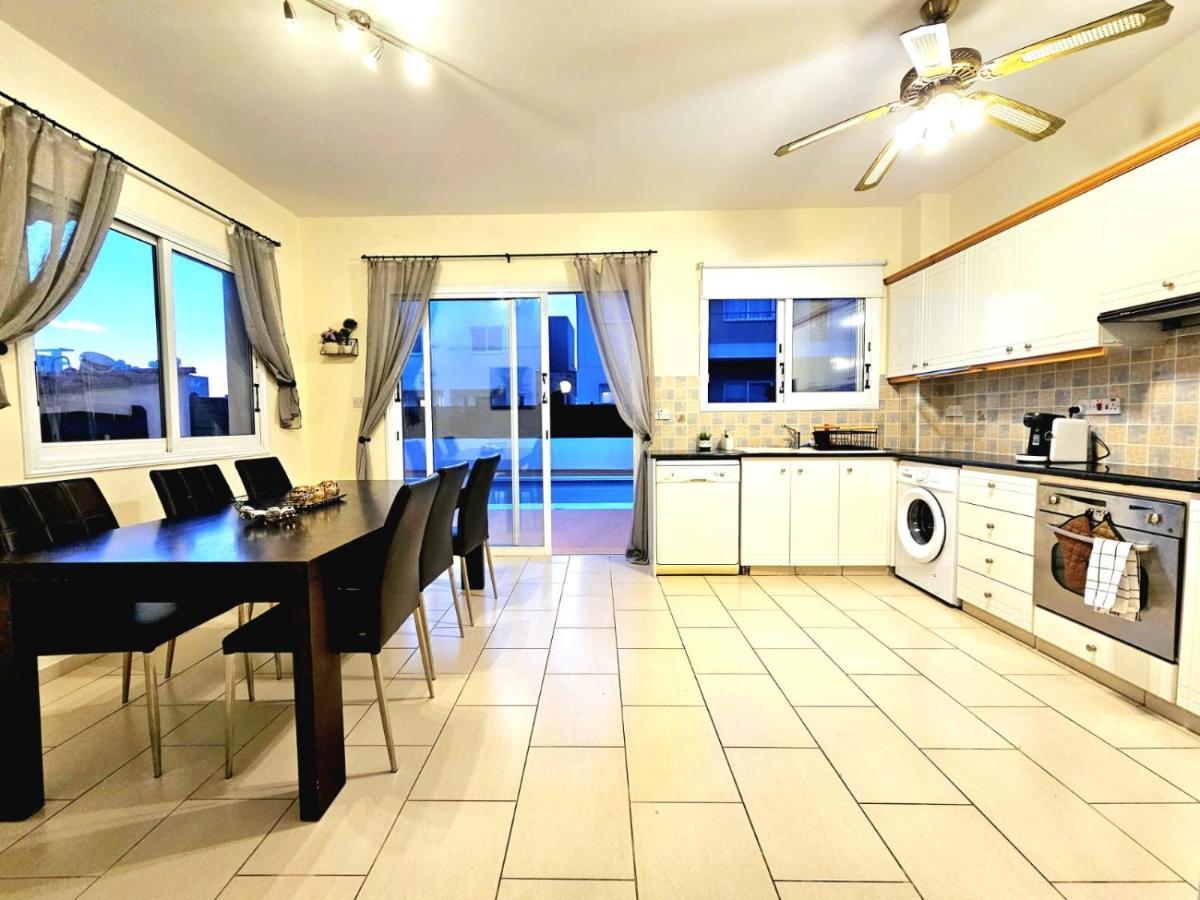 Spacious Villa With Private Pool Paphos ภายนอก รูปภาพ