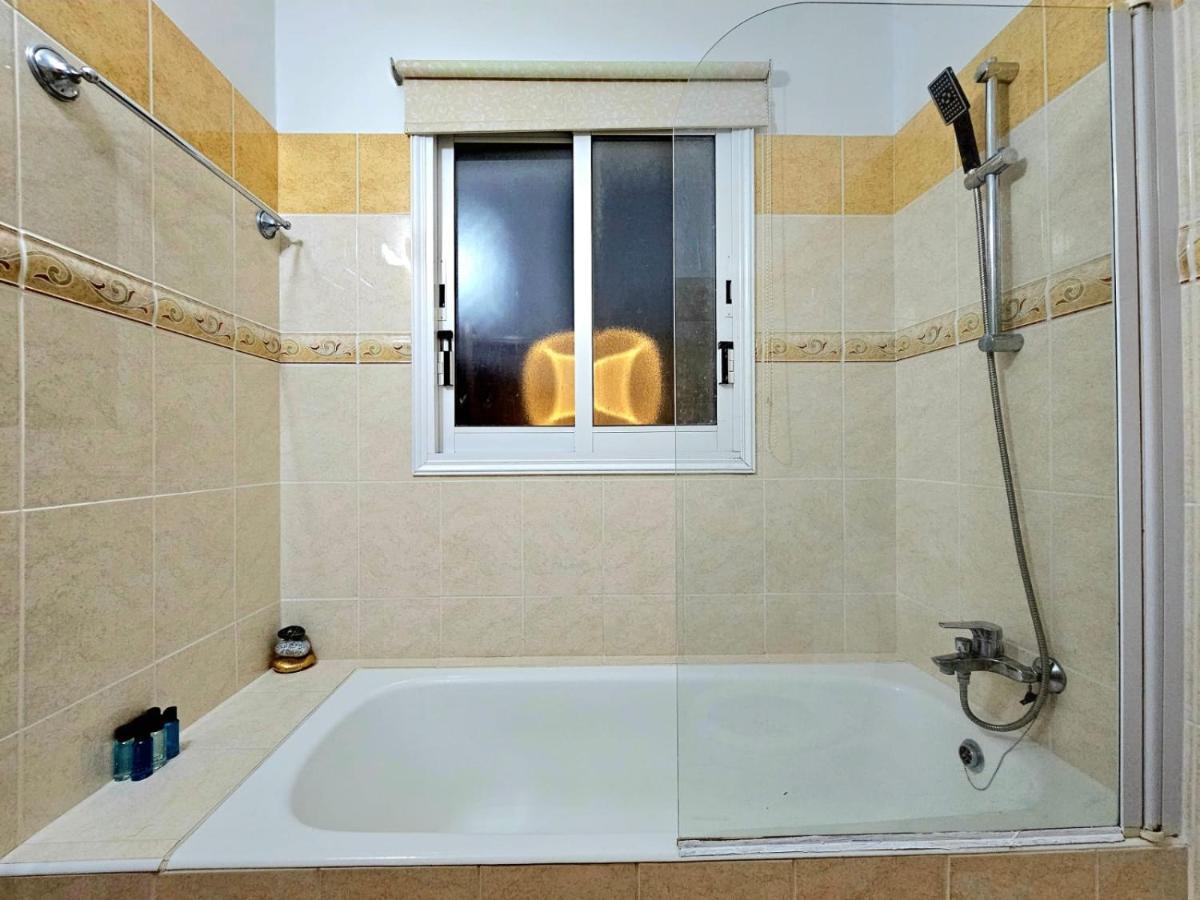 Spacious Villa With Private Pool Paphos ภายนอก รูปภาพ