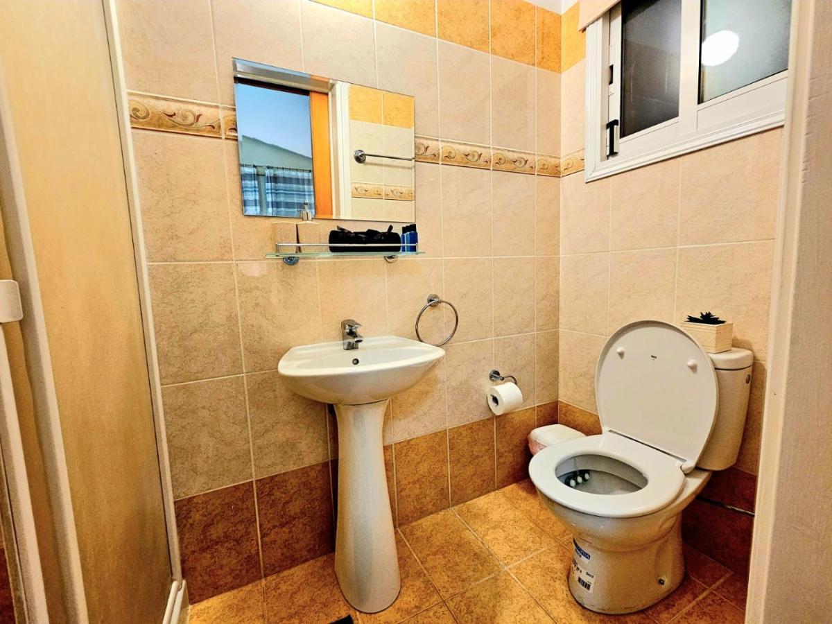 Spacious Villa With Private Pool Paphos ภายนอก รูปภาพ
